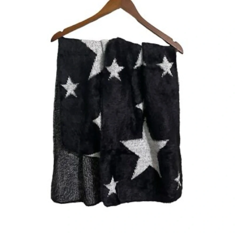 NWT Torrid Black & White Star Oversized Cozy Scarf 80” x 14”
